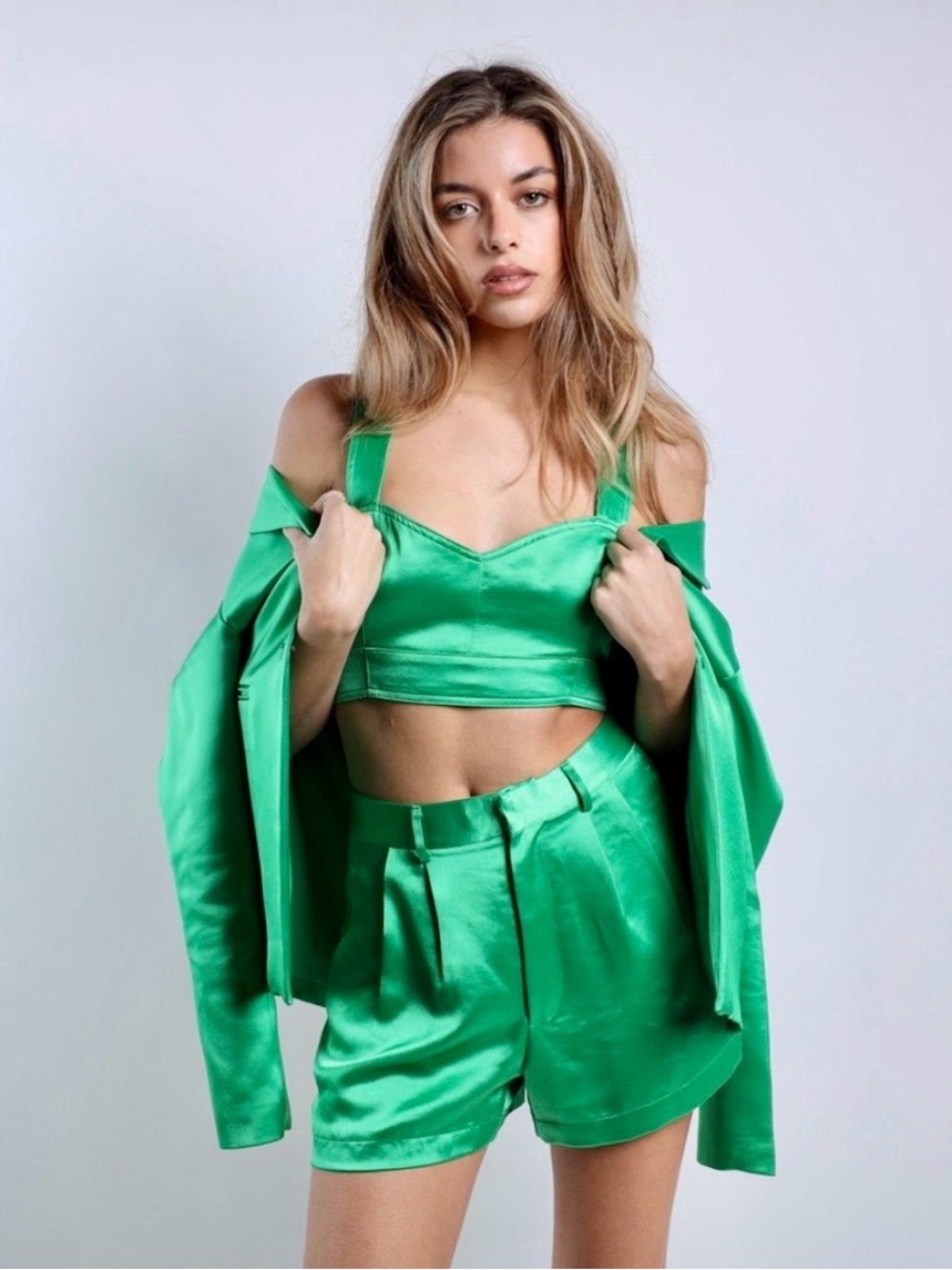 ☘️ *NWOT* SYLC Designs Kelly Green Satin Shorts (size L) ☘️